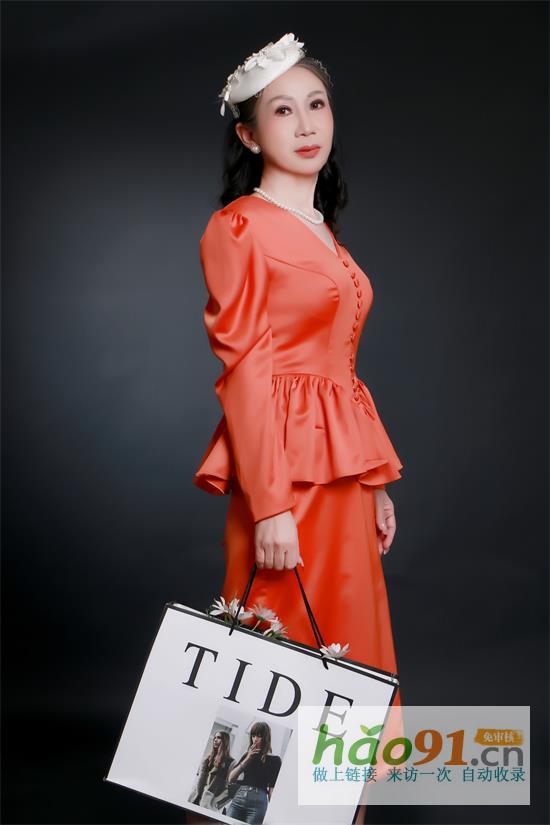 薇薇：T臺展現(xiàn)成熟女性優(yōu)雅與自信風采