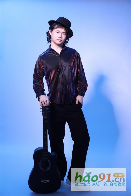 東方時尚美學先鋒——七尚:鏡頭內外的多元時尚魅力