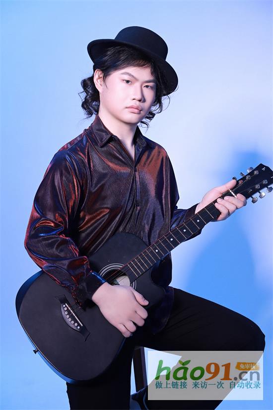 東方時尚美學先鋒——七尚:鏡頭內外的多元時尚魅力