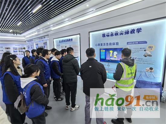 長沙理工大學觀摩團到中交二航局臨空片區智慧梁場交流學習