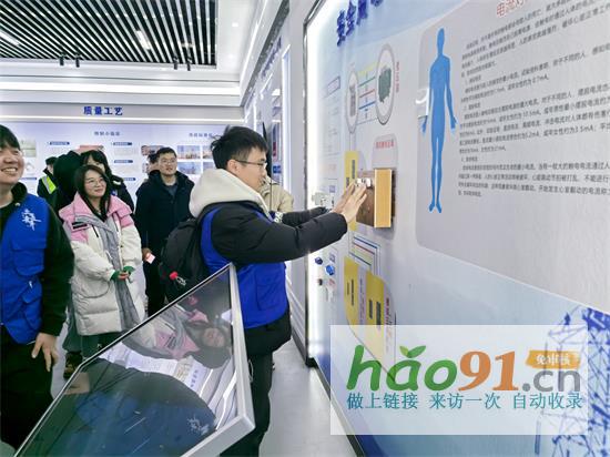 長沙理工大學觀摩團到中交二航局臨空片區智慧梁場交流學習