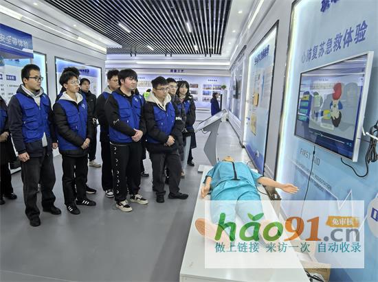 長沙理工大學觀摩團到中交二航局臨空片區智慧梁場交流學習