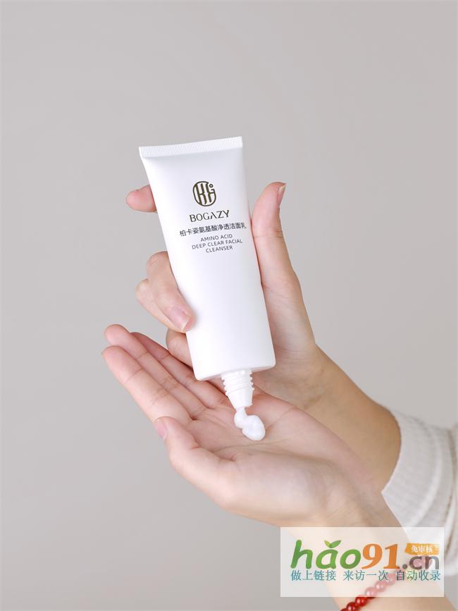 柏卡姿氨基酸凈透潔面乳，植萃中凈愈，享受每個晨昏的洗禮