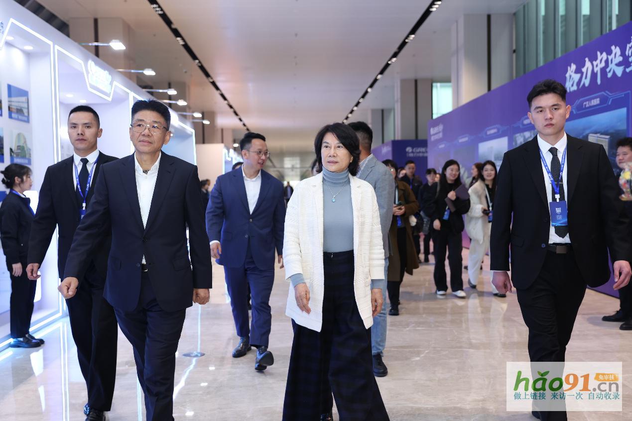 踐行綠色發(fā)展新使命——格力創(chuàng)新科技會暨四川格力中央空調(diào)合作伙伴峰會勝利召開