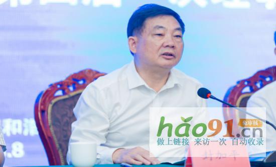 內(nèi)蒙古林草產(chǎn)業(yè)協(xié)會(huì)第四屆理事會(huì)換屆大會(huì)暨林草產(chǎn)業(yè)發(fā)展論壇召開(kāi)_熱點(diǎn)新聞